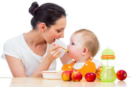 Des petits morceaux dans les repas de bébé