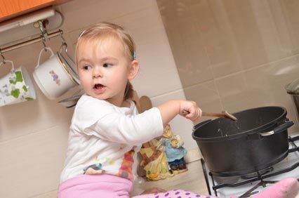 Bébé dans la cuisine : les astuces sécurité !